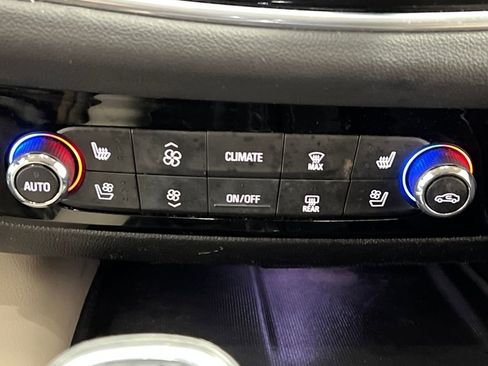 Used 2018 Buick Enclave Premium image 55