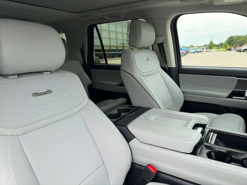 Used 2025 Ford Expedition Max Platinum w/ Platinum Ultimate Package AWD/4WD image 15