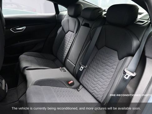 Used 2022 Audi e-tron GT Premium Plus image 8