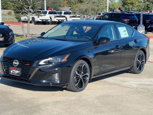 New 2025 Nissan Altima 2.5 SR w/ SR Premium Package image 1