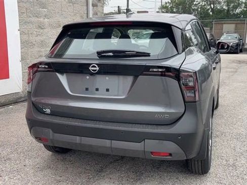 Used 2025 Nissan Kicks S image 4