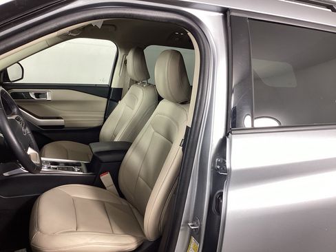 Used 2023 Ford Explorer XLT w/ Equipment Group 202A image 15