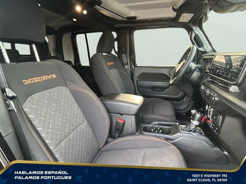Used 2025 Jeep Gladiator Mojave w/ Safety Group AWD/4WD image 32