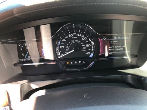 Used 2016 Lincoln MKS AWD image 30