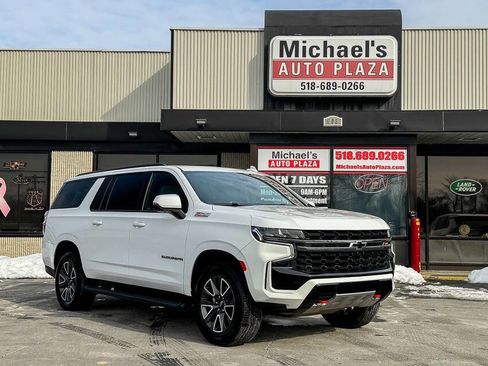 Used 2022 Chevrolet Suburban Z71 w/ Luxury Package image 2