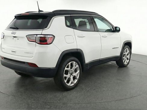 Used 2025 Jeep Compass Latitude AWD/4WD image 9