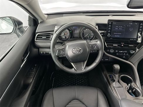 Used 2024 Toyota Camry SE image 11