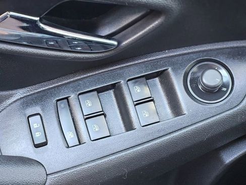 Used 2020 Chevrolet Trax LT w/ LT Convenience Package image 20