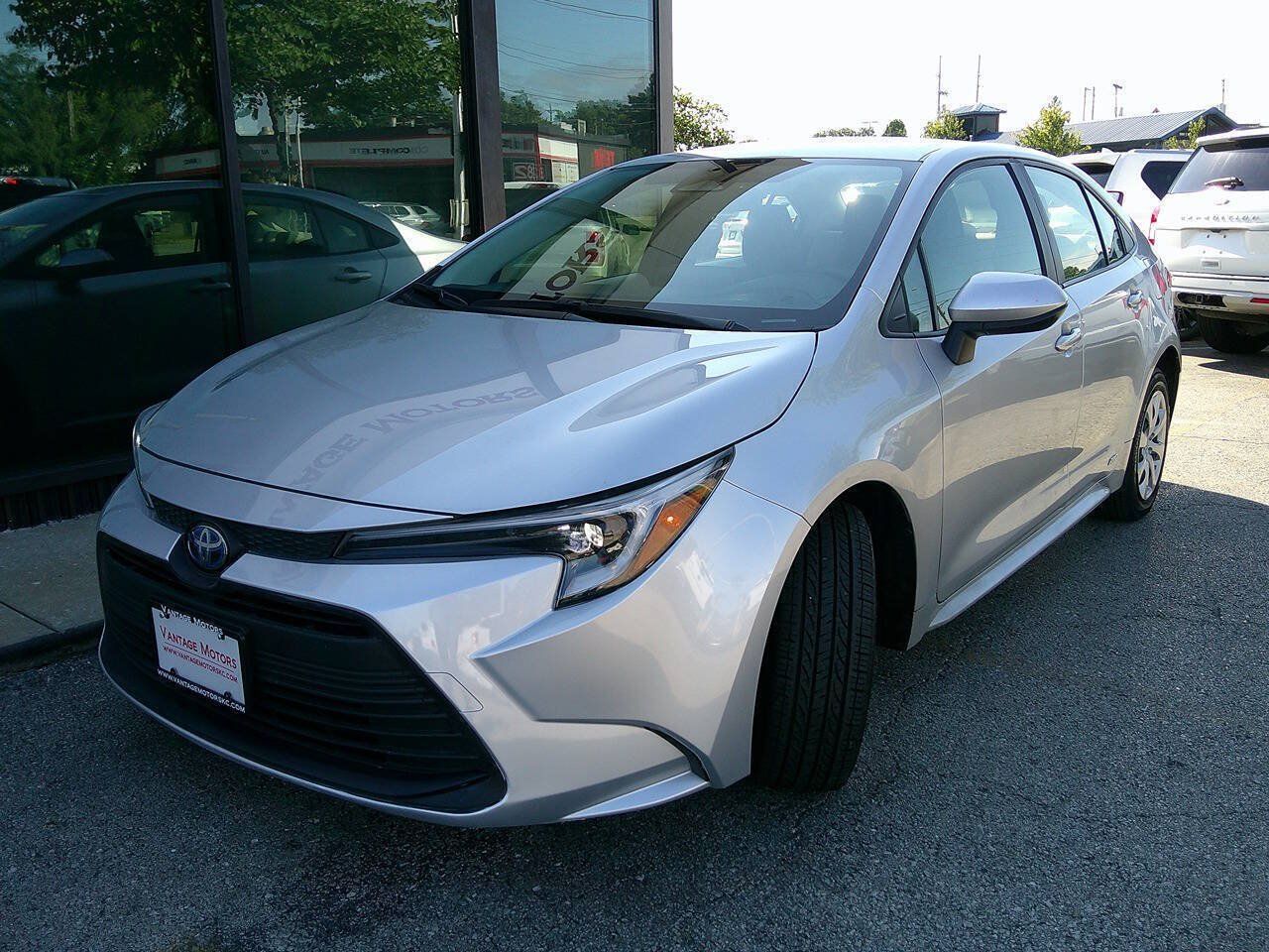 Used 2024 Toyota Corolla LE AWD/4WD image 2