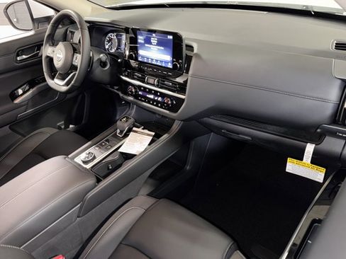 New 2025 Nissan Pathfinder SL image 10