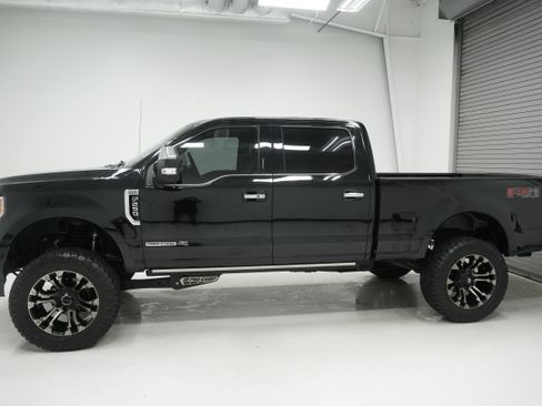 Used 2019 Ford F250 Platinum w/ Platinum Ultimate Package AWD/4WD image 6