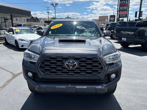 Used 2020 Toyota Tacoma TRD Sport AWD/4WD image 3