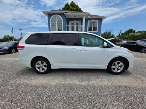 Used 2012 Toyota Sienna LE FWD image 6