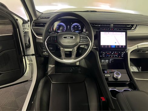 Used 2023 Jeep Grand Cherokee L Limited w/ Luxury Tech Group II AWD/4WD image 14