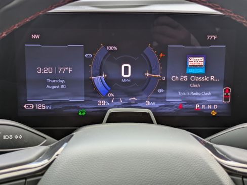 Used 2024 Chevrolet Equinox EV RS FWD image 28