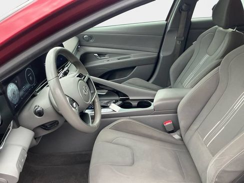 Used 2023 Hyundai Elantra SEL w/ Convenience Package FWD image 9
