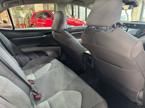 Used 2018 Toyota Camry LE FWD image 11