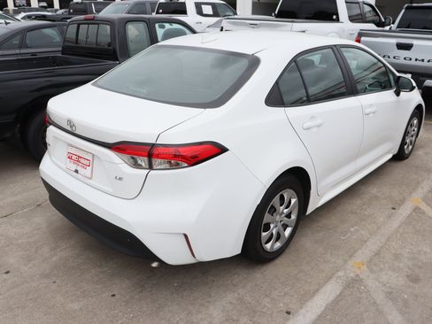 Used 2024 Toyota Corolla LE FWD image 11