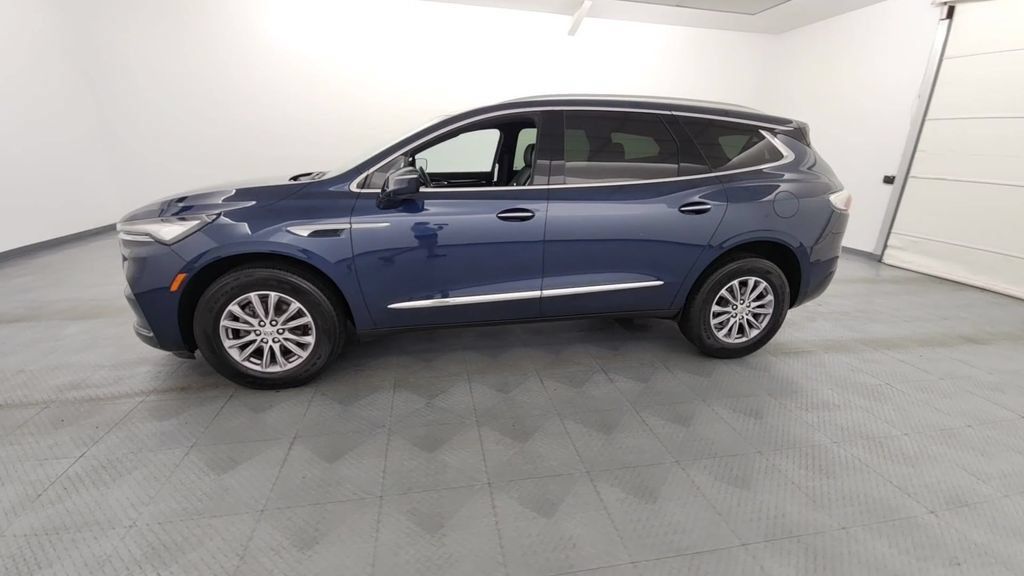 Used 2023 Buick Enclave Essence AWD/4WD image 3