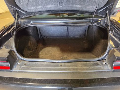 Used 2019 Dodge Challenger SXT w/ Driver Convenience Group RWD image 8