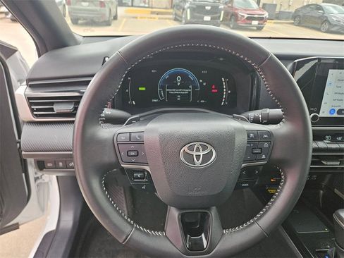 Used 2025 Toyota Camry SE image 18