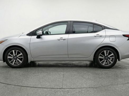 Used 2025 Nissan Versa SV FWD image 5