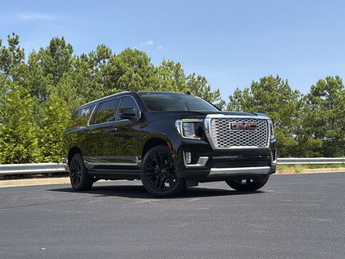 Used 2022 GMC Yukon XL Denali AWD/4WD image 2