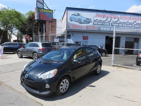 Used 2014 Toyota Prius C One FWD image 2