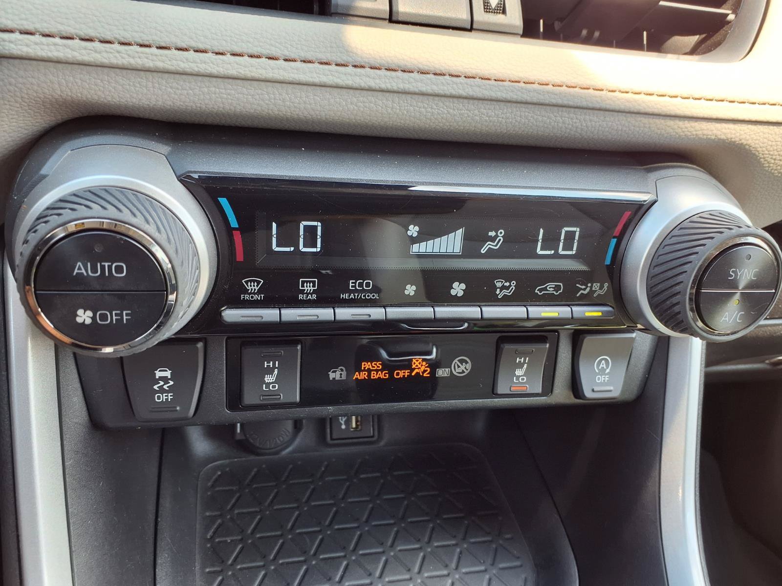 Used 2024 Toyota RAV4 XLE Premium w/ Weather Package AWD/4WD image 10
