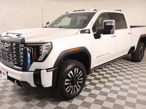 Used 2024 GMC Sierra 2500 Denali Ultimate AWD/4WD image 11
