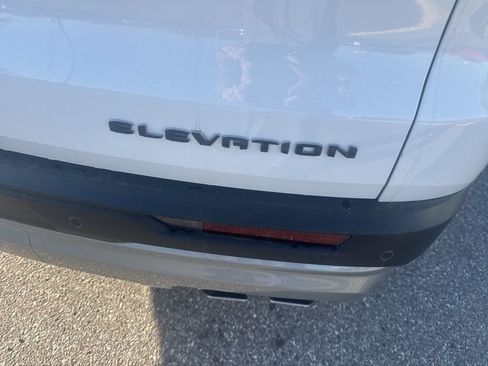 Used 2025 GMC Acadia Elevation image 5