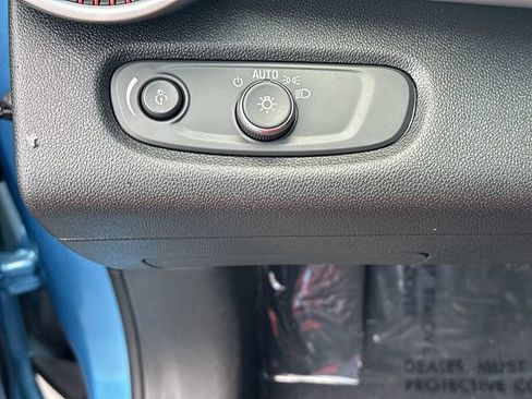 Certified 2025 Chevrolet Trax RS FWD image 16