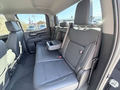 Used 2025 GMC Sierra 1500 SLT image 16
