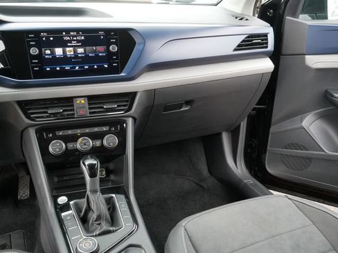 Certified 2024 Volkswagen Taos SE image 23