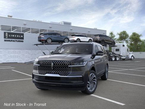 New 2026 Lincoln Navigator Reserve image 2