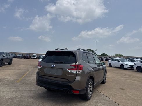 Used 2021 Subaru Forester Premium w/ Popular Package #1 AWD/4WD image 22