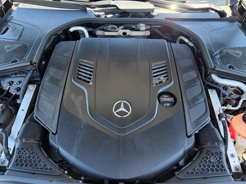 Used 2022 Mercedes-Benz S 580 4MATIC Sedan w/ AMG Line Package image 22