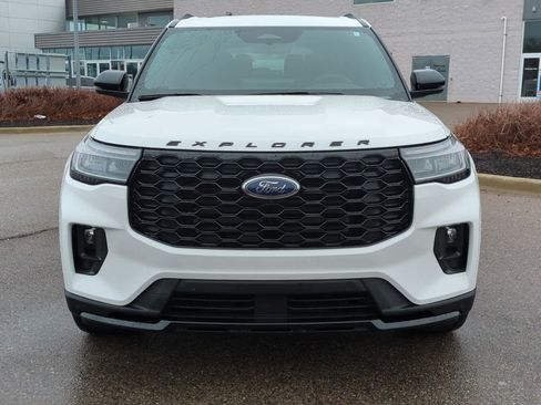 Used 2025 Ford Explorer ST-Line w/ Premium Package image 3