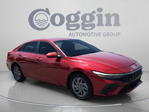 Certified 2024 Hyundai Elantra Blue FWD image 7