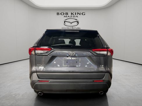Used 2022 Toyota RAV4 LE AWD/4WD image 4