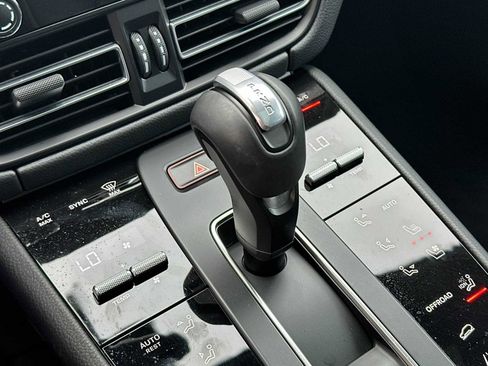 Used 2025 Porsche Macan Turbo image 23