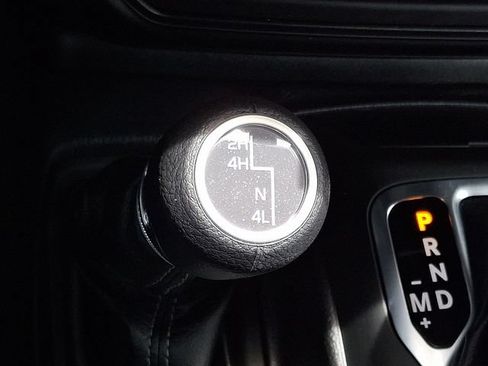 Used 2025 Jeep Gladiator Sport AWD/4WD image 23