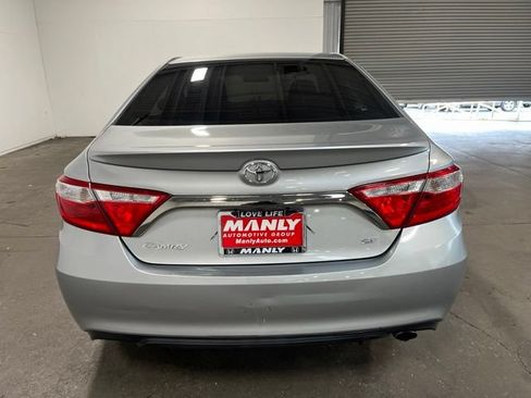 Used 2017 Toyota Camry SE FWD image 4