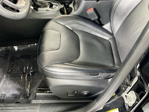 Used 2022 Jeep Cherokee Limited w/ Mopar Interior Package image 18