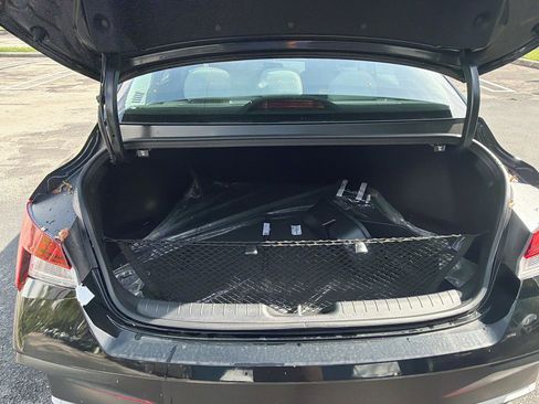 New 2026 Hyundai Elantra Limited FWD image 18