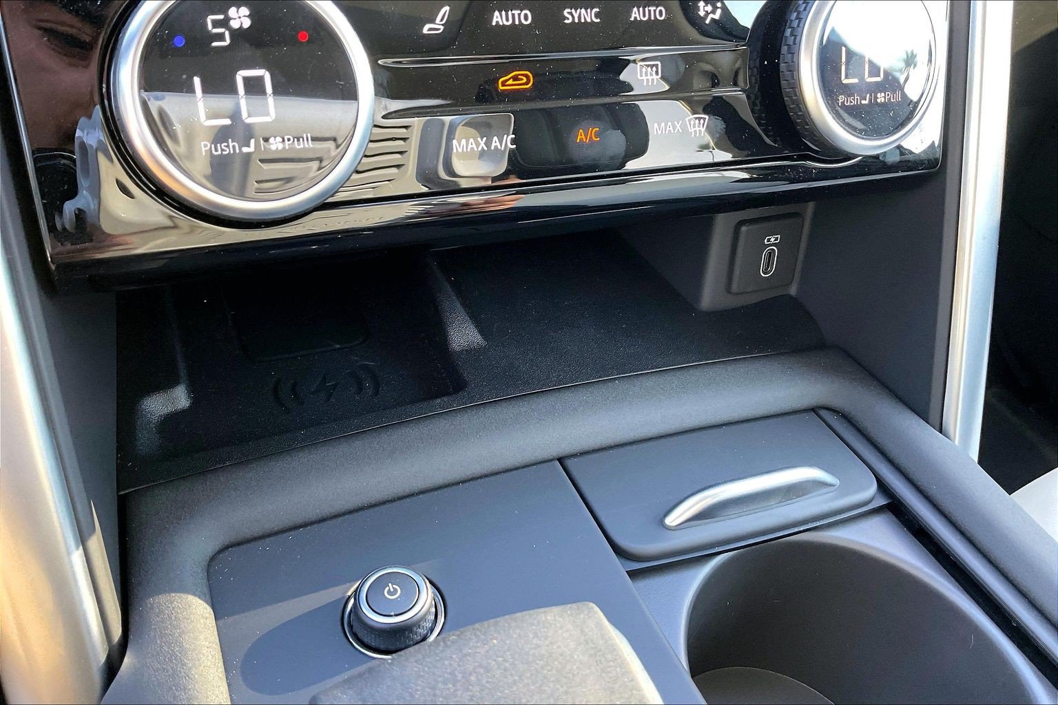 New 2026 Land Rover Discovery Limited Edition AWD/4WD image 24