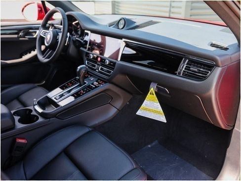 Certified 2025 Porsche Macan image 27