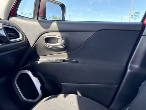 Used 2018 Jeep Renegade Latitude w/ Trailer Tow Group AWD/4WD image 20