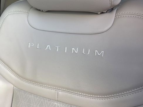 Used 2020 Ford Explorer Platinum w/ Premium Technology Package image 27