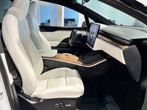 Used 2023 Tesla Model X image 21